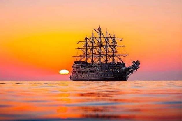 Excursion en bateau au coucher du soleil le long de la côte d'Alanya