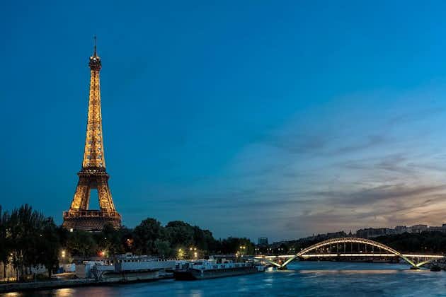Crucero con cena por el Sena y visita privada a la cumbre de la Torre Eiffel