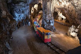 リュブリャナからの列車乗りとプレジャマキャッスルとのポストイナ洞窟