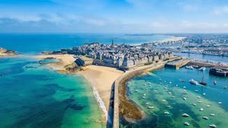 Transfert privé de Bayeux à Saint-Malo - Jusqu'à 7 personnes