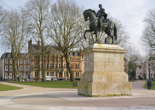Photo of William III statue and beautiful Queen Square in the city of Bristol, UK.