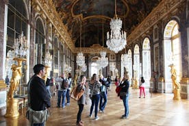 Visite guidée du château de Versailles avec accès aux jardins depuis Paris