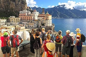 Recorrido privado a pie por las aldeas de Amalfi y Atrani descubriendo un paisaje increíble