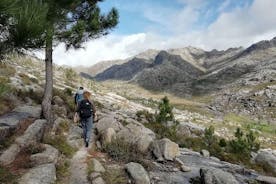 ジェレス国立公園でのハイキング