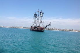 Paseo en barco pirata Kemer con traslado gratuito desde Antalya