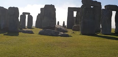 Private guided tours Stonehenge.Windsor.Salisbury