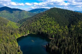 Tagesausflug zu Karpaten von Lemberg: Synevir Lake & Shypit Waterfall