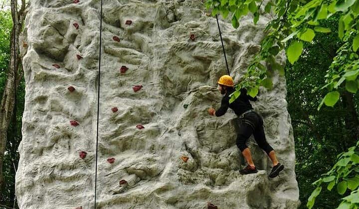 Abenteuerpark Klettern Reiten Paintball Ziplining und mehr