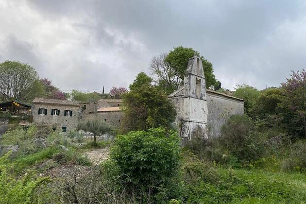Gamle Perithia spøgelsesbyen og nordøst for Korfu