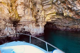 Paseo en barco por las cuevas de Polignano a Mare con aperitivo