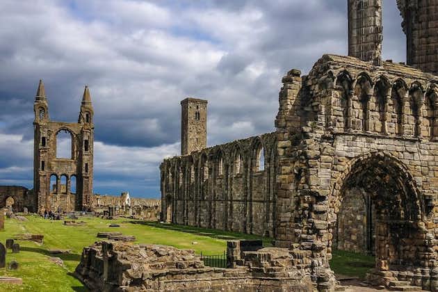 从爱丁堡出发的圣安德鲁斯镇和城堡、自然漫步和修道院之旅