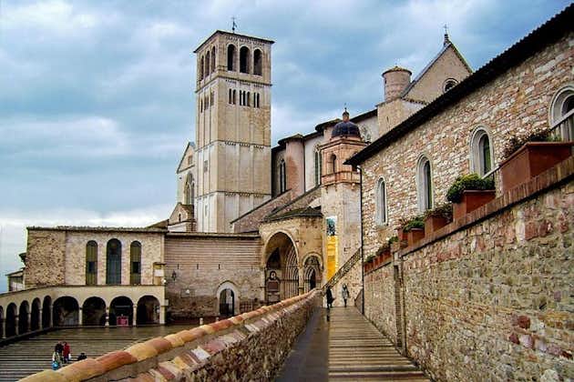 Privat St. Franciskusbasilikan i Assisi och stadsvandring