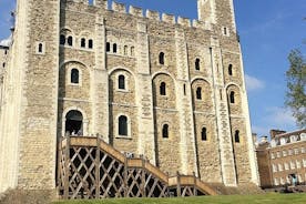 ロンドン ウィンザー城へのアクセス ツアーと音声ガイド付き