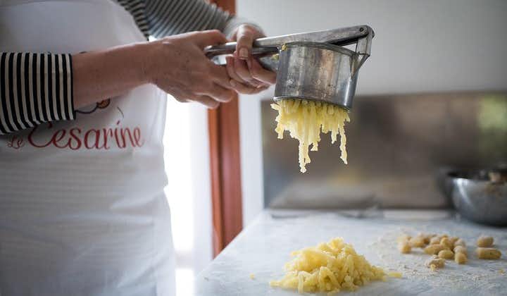 Cesarine: Hjemmelavningskurs og måltid med en lokal i Torino
