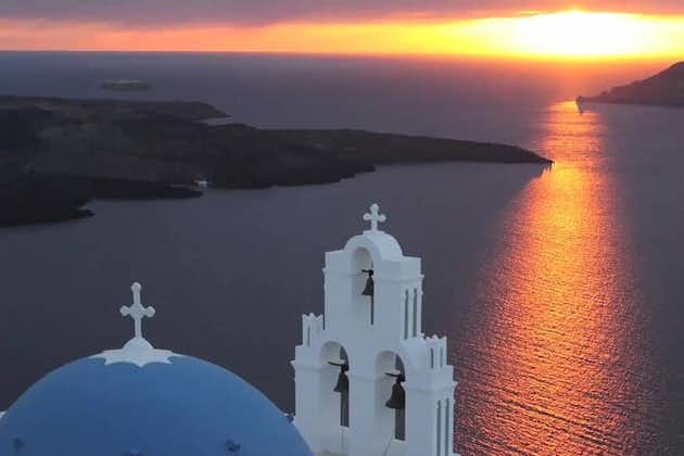 Kustexcursie en bezienswaardigheden in de blauwe koepel van Santorini
