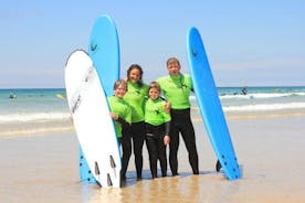 Lección de surf privada para familias/grupos pequeños (máx. 4) en Newquay.