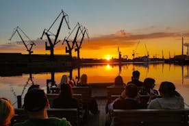 Crociera serale al tramonto sul cantiere navale