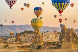 Circuit tout compris de 2 jours en Cappadoce au départ d'Istanbul avec vol en montgolfière en option