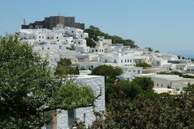 Visite privée en voiture du monastère de Patmos, de la grotte, de Chora et de la plage