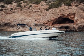 Bootsfahrt im authentischen Blau des Südens Menorcas