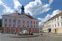 Voitures moyennes à louer à Tartu, Estonie