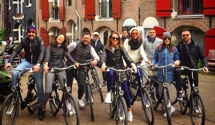 アムステルダムのハイライトと隠れた名所を巡るガイド付き自転車ツアー