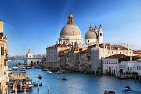 Pienryhmä Venetsian Grand Canalin panoraamakierros
