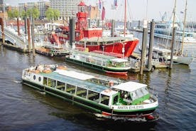 Hamburg: "Around the Elbphilharmonie" - city tour with a large harbor tour