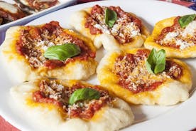 Clases privadas de pizza y tiramisú en la casa de una Cesarina con degustación en Pisa