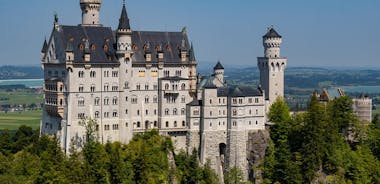 Dagsutflykt från München till de kungliga slotten Neuschwanstein och Linderhof