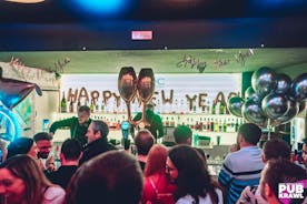 Rastejamento de véspera de Ano Novo com 2 horas de álcool grátis + Buffet - Krawl Through Cracóvia