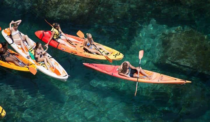 Tour en grupo pequeño de kayak y snorkel en la Costa Brava