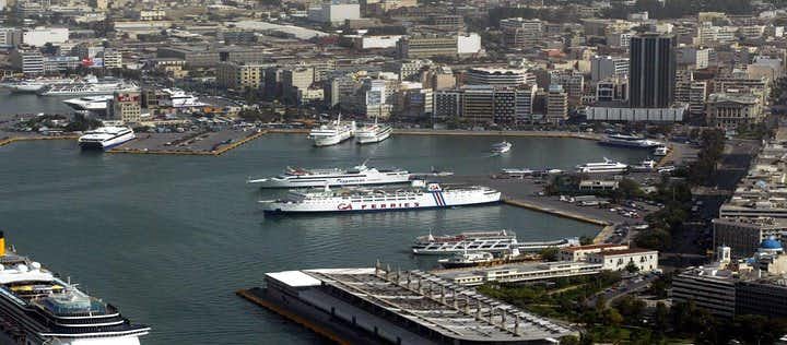 Vliegveld van Athene naar de haven van Piraeus