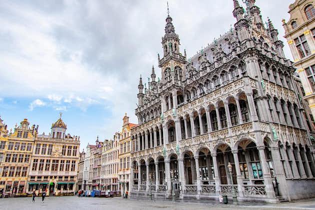 Exclusive Private Guided Tour through the Architecture of Brussels with a Local