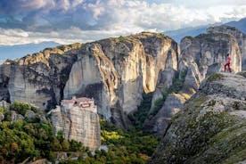 Thessaloniki: Full-Day Meteora Train Tour with Optional Lunch