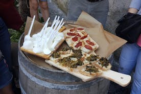 Street Food Tour durch Neapel mit Stadtrundfahrt und erstklassigem Reiseführer