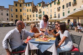 Smaker av Lucca, konst, historia, mat för små grupper eller privat