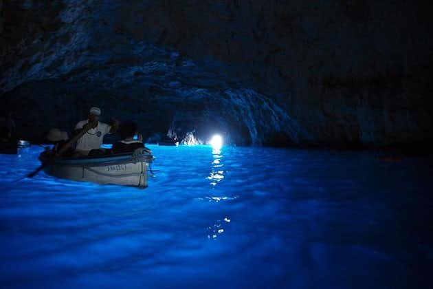 索伦托的卡普里岛蓝色洞穴乘船游览