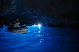ソレントからのカプリブルー洞窟ボートツアー