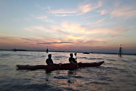 2 Hour Night Kayak Tour in Venice, premium experience with sunset