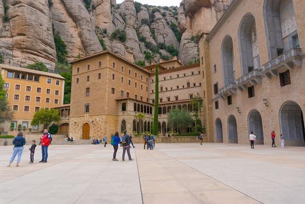 Spain: Montserrat Monastery Guided Tour with Transfer from Barcelona