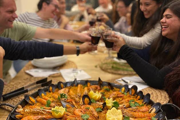Lag sjømat-paella og sangria med en toppkokk i Barcelona