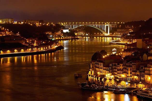 Visite nocturne de Porto avec représentation de Fado