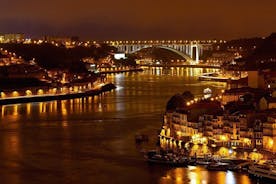 Excursão turística à noite pela cidade do Porto com apresentação de Fado