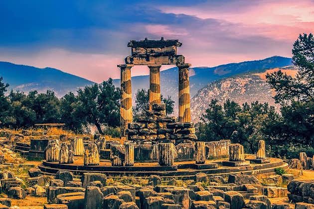 Tour completo de Delphi, tour privado del monasterio de Hosios Loukas y pueblo de Arachova