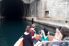 Tour privado en barco de 4,5 horas por la bahía de Kotor con almuerzo y degustación de vinos