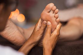 Mime os seus pés com banho de pés e massagem de reflexologia