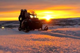 Utsikt över Lappland Med snöskoter och besök renarna