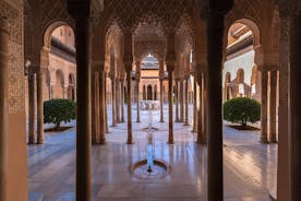 Evite las colas: recorrido por la Alhambra y los baños árabes de Granada