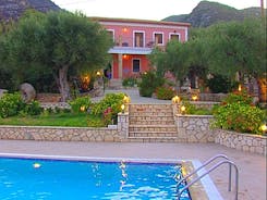 Anatoli Labreon Guesthouse Apartments